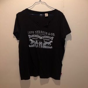 levi’s tee